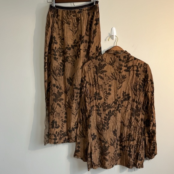 go by gosilk Crinkle Cut Jacket and Skirt Set in Chai Society 100% Silk Size M - Picture 2 of 16
